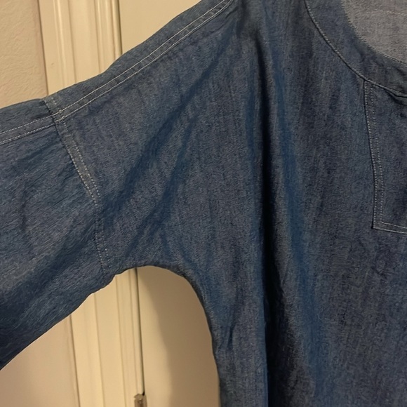 Women’s size medium KORI AMERICA long Bell sleeve denim top V-neck. Side lace - Picture 5 of 9